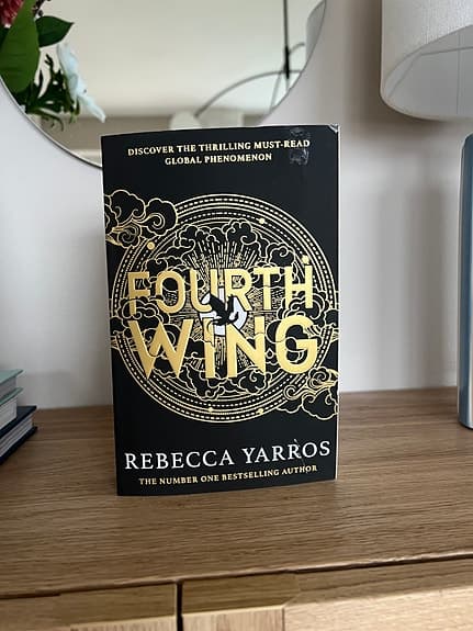 Helt ny Fourth wing (Oläst)
