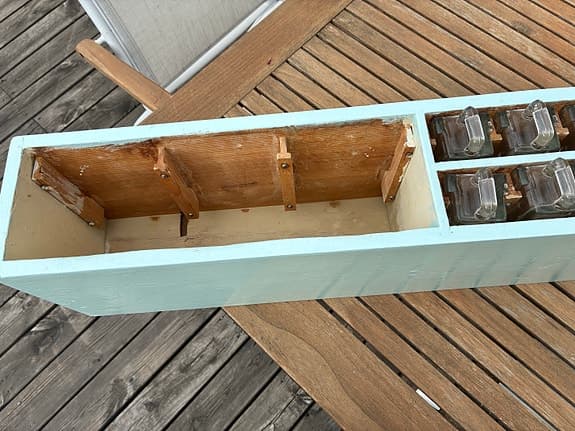 Kryddhylla, kökshylla med glasburkar, Orrefors