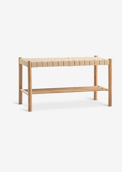 Jysk bänk i trä med flätad sits