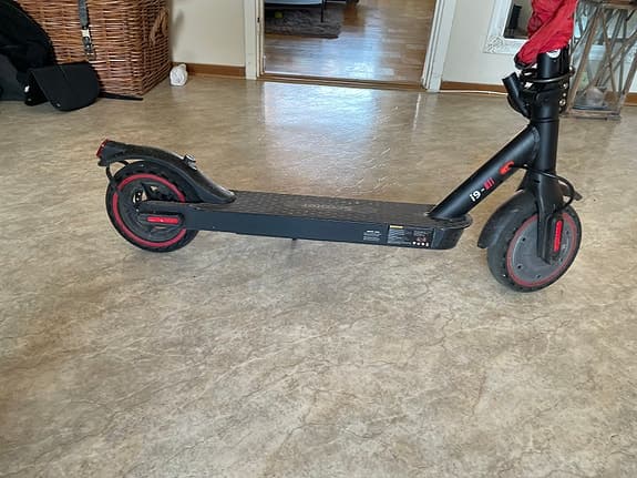 iScooter elsparkcykel svart
