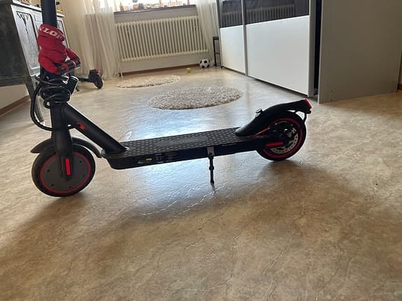 iScooter elsparkcykel svart