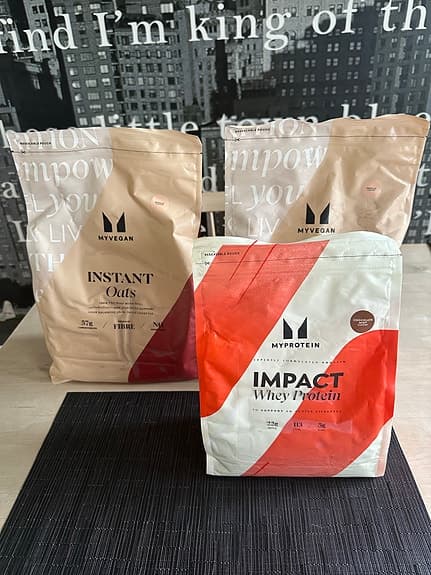 Oöppnade Myprotein Myvegan Instant Oats & Impact Whey Protein pulver