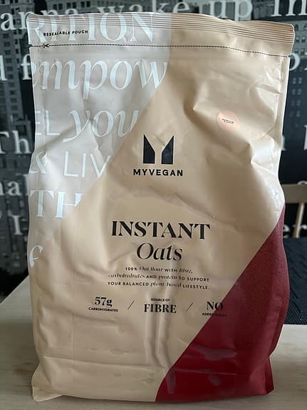 Oöppnade Myprotein Myvegan Instant Oats & Impact Whey Protein pulver