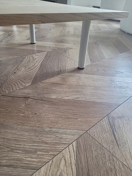 Massivt ,såpat ekbord japandi/minimalism