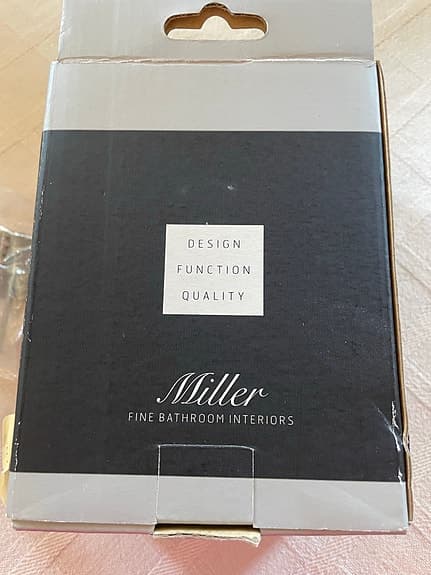 2 nya kromade badrumskrokar från Miller, serie Bond