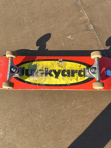 Junkyard skateboard Circle röd gul
