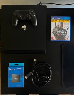 PS4 Pro 1TB SSD – Nyservad och uppgraderad