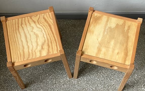 Två furupiedestaler vintage