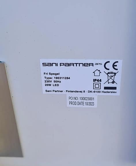 Sani Partner Fri spegel med LED-belysning