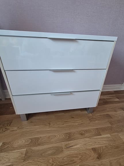 Vit byrå 3 lådor