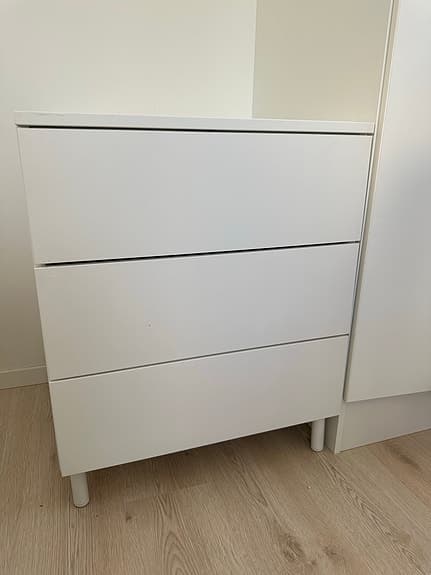 Vit byrå IKEA