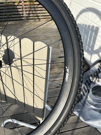 Alufälgar Prime Baroudeur disc  med Schwalbe-däck i nyskick.