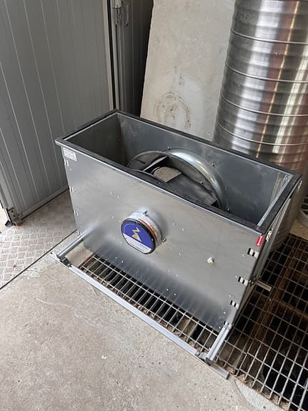 1st boxfläkt Ziehl abeeg 8 år gammal bra effekt ca 3000l/s