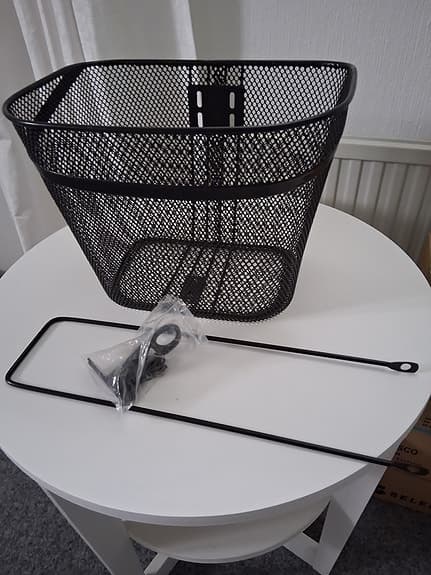 Svart cykelkorg fram