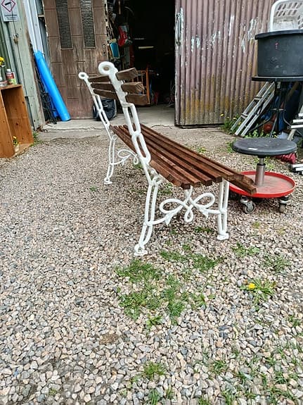 Trädgårdsbänk, gjutjärn och ek.