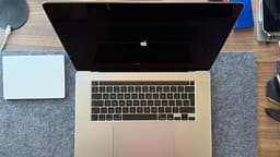 MacBook Pro 16” i9 / Radeon 5500M / 16GB / SSD 512GB