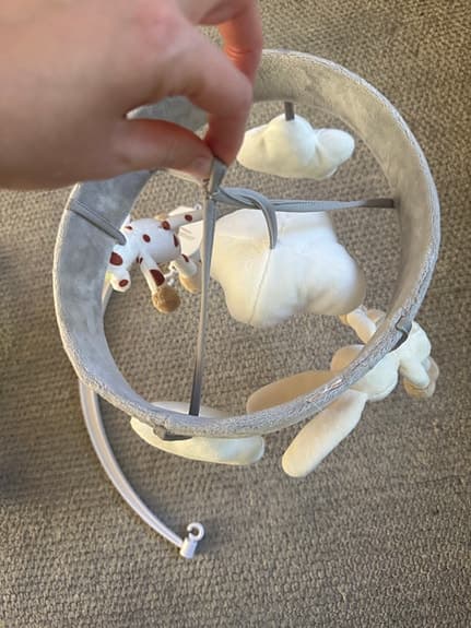 Teddykompaniet spjälsängsmobil med mjukdjur och moln