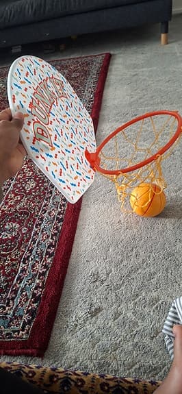 Mini basketkorg med boll
