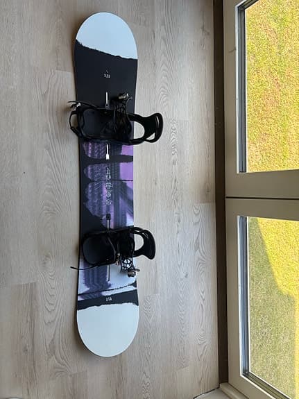 Burton dam snowboard med bindningar och boots