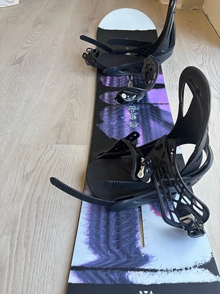 Burton dam snowboard med bindningar och boots