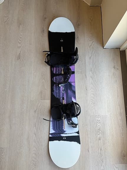 Burton dam snowboard med bindningar och boots