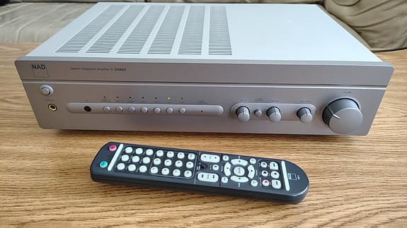 NAD C 320BEE - "Re-cap" (uppgraderad)  förstärkare i bra skick.