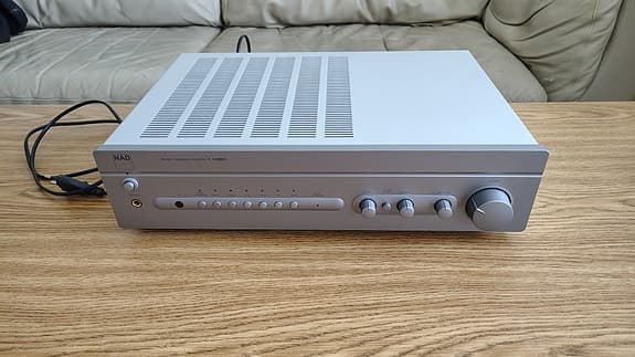 NAD C 320BEE - "Re-cap" (uppgraderad)  förstärkare i bra skick.