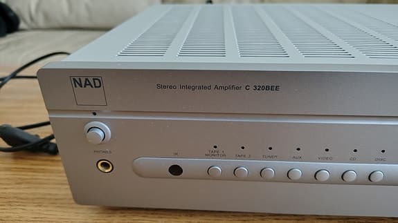 NAD C 320BEE - "Re-cap" (uppgraderad)  förstärkare i bra skick.