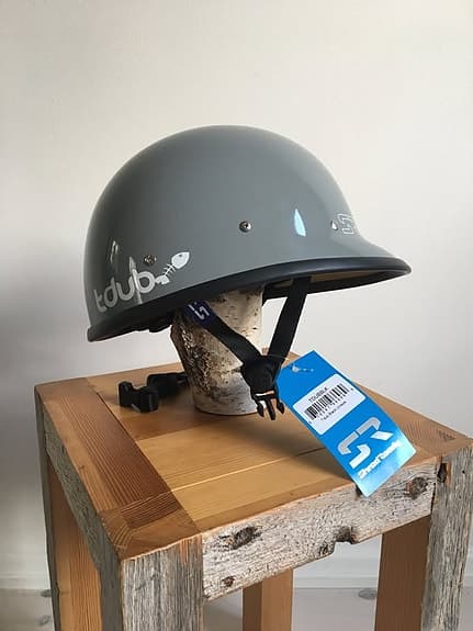 Nya Shred Ready hjälm, kommer i en liten väska.