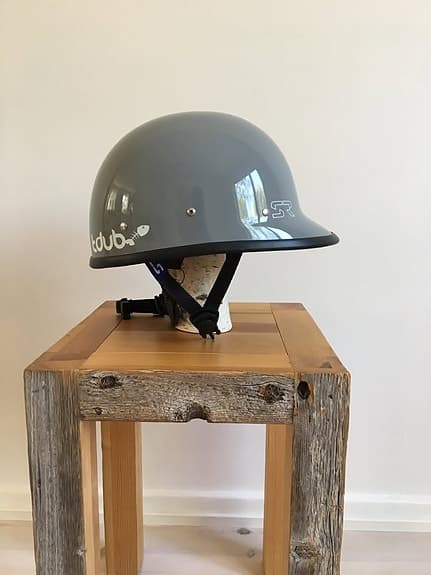 Nya Shred Ready hjälm, kommer i en liten väska.