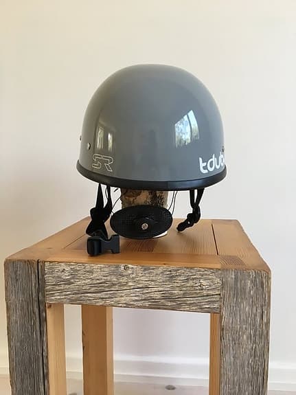 Nya Shred Ready hjälm, kommer i en liten väska.