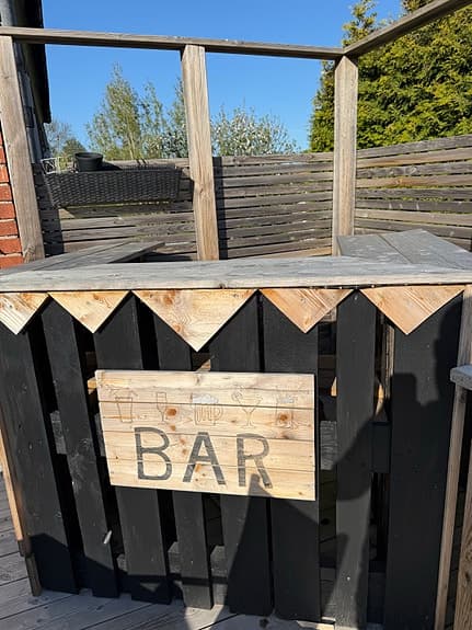 Utomhusbar i trä perfekt för studentfesten