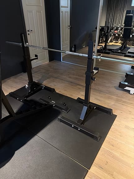 Gym/commercial grade bench / squat rack from Apollo Fitness