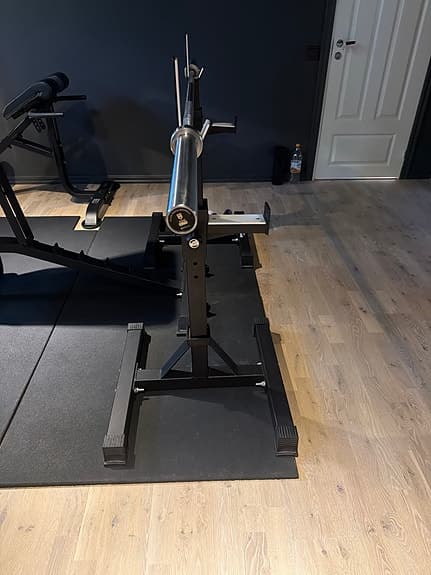 Gym/commercial grade bench / squat rack from Apollo Fitness