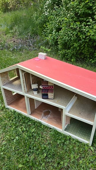 Vintage Lundby dockskåp med möbler (70/80-tal)