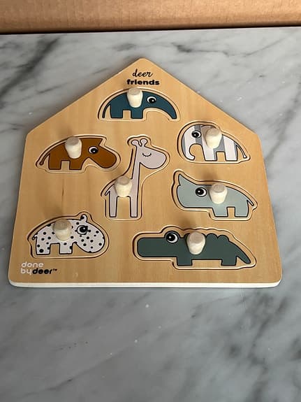 Done by Deer knoppussel “Deer Friends” i trä