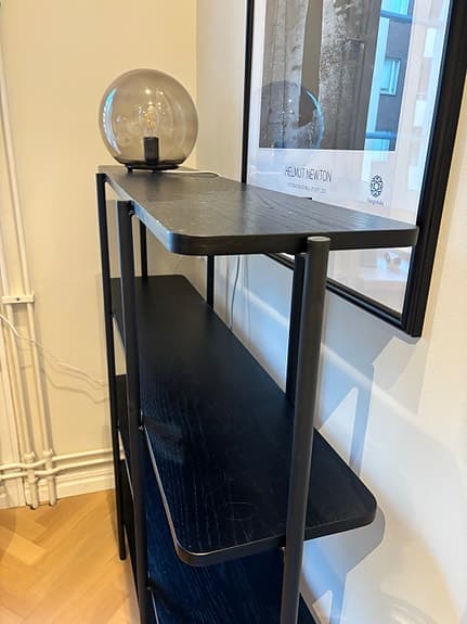 Svart luftig hylla från Ellos