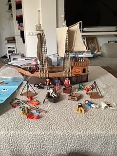 Playmobil piratskepp med gubbar och tillbehör