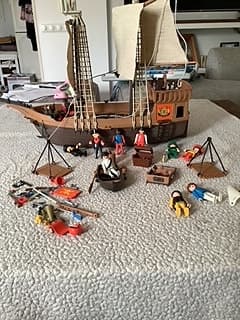 Playmobil piratskepp med gubbar och tillbehör