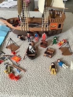Playmobil piratskepp med gubbar och tillbehör