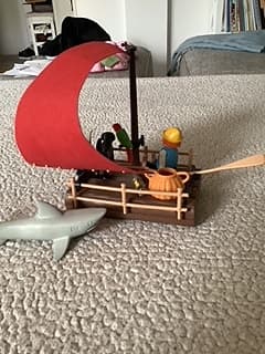 Playmobil flotte med segel och haj
