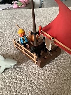 Playmobil flotte med segel och haj