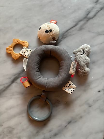 Done by Deer babyleksak aktivitetsring