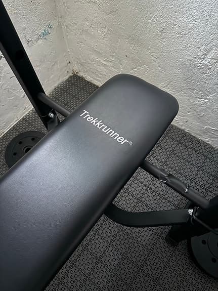 Trekkrunner träningsbänk med vikter och latsdrag svart