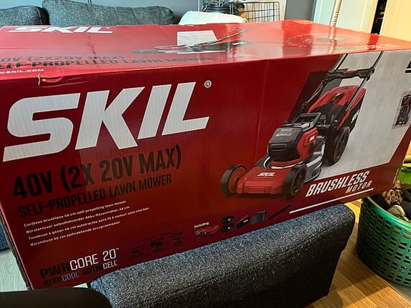 Helt ny Skil gräsklippare 2x20V batteri röd