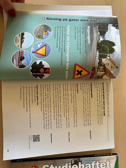 KÖRKORTSTEORI PAKET: Körkortsboken, Studiematerial, Handledarboken och Vägmärken