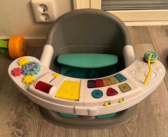 Fisher-Price babysitter med aktivitetsbord