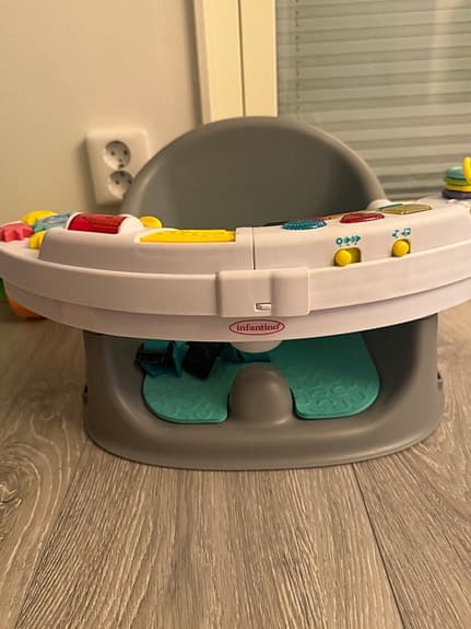 Fisher-Price babysitter med aktivitetsbord