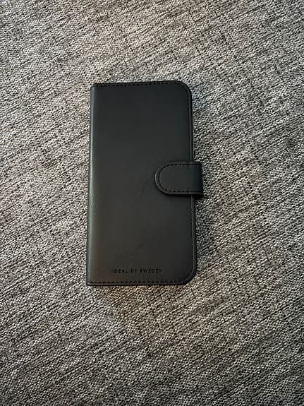 IDEAL OF SWEDEN magnet wallet svart iPhone 13/14/16E