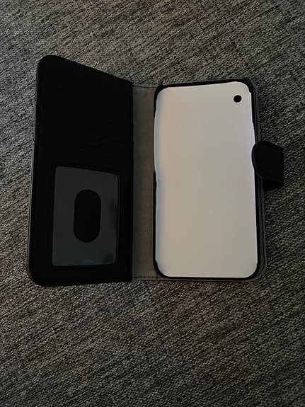 IDEAL OF SWEDEN magnet wallet svart iPhone 13/14/16E